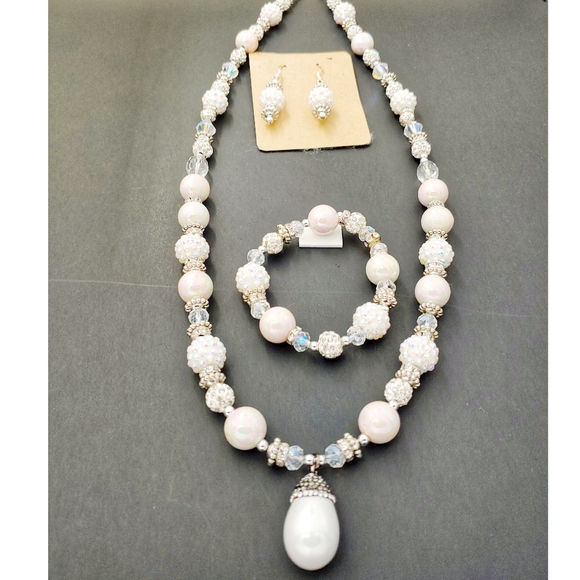 247NEB124. Handmade 3 Pc. Mother of Pearl Necklace Set - Picture 7 of 8
